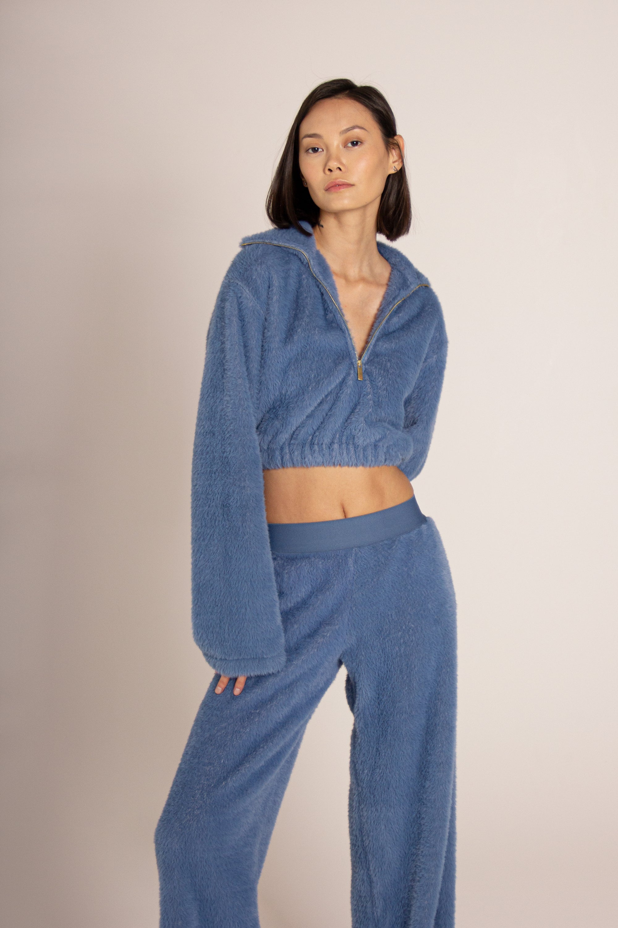 ANANDA PLUSH TEDDY CROPPED SWEATER