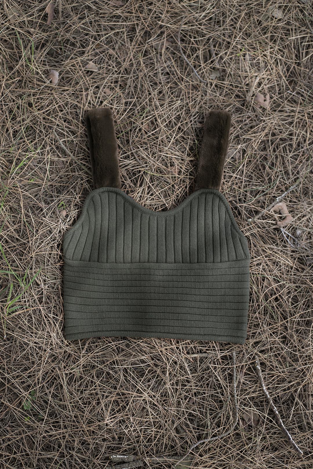 SEDONA KNIT CROP TOP WITH FAUX FUR TRIM