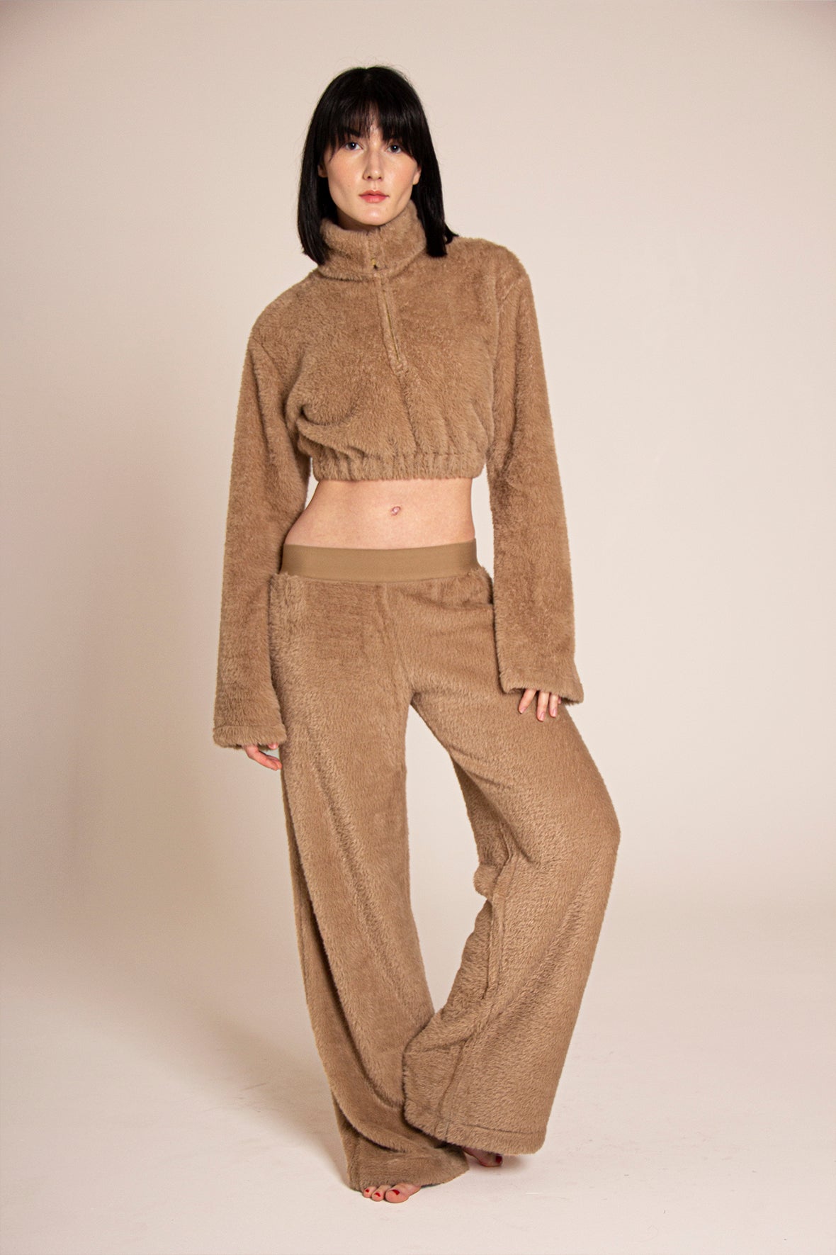 ANANDA PLUSH TEDDY CROPPED SWEATER