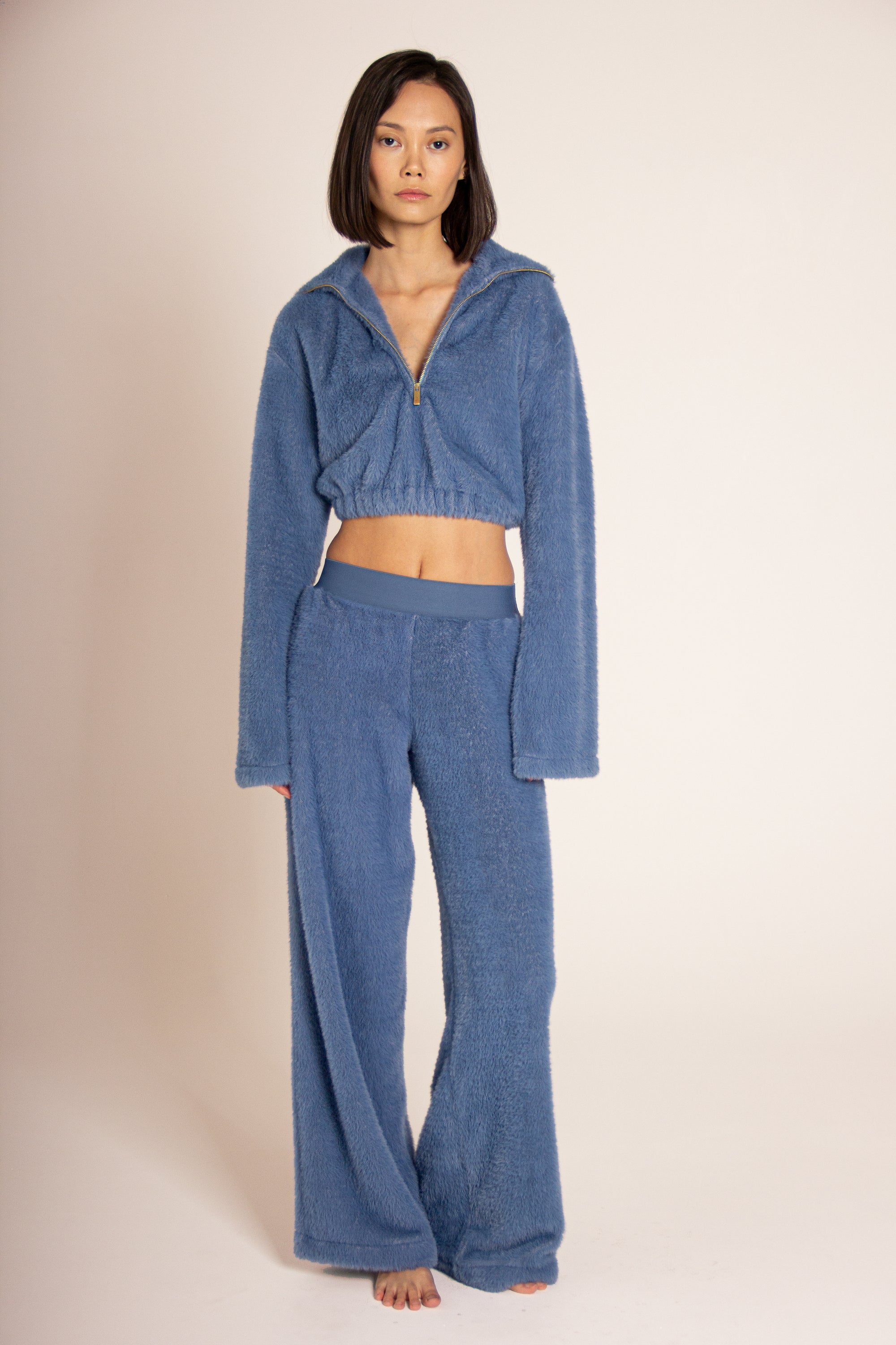 ANANDA PLUSH TEDDY CROPPED SWEATER